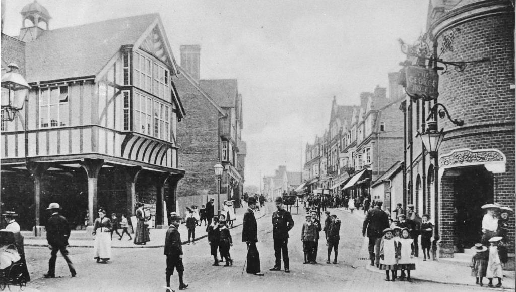 High-St-New-Market-House-with-open-market-area-Police-station-not-yet-built-1912