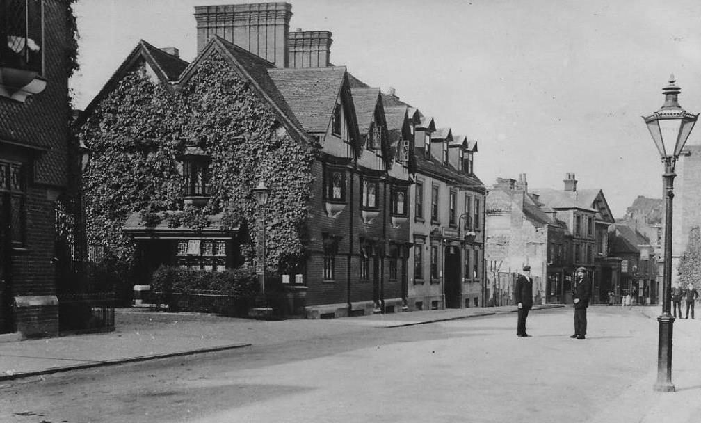 Original-Rose-and-Crown-High-St-before-demolition-1902